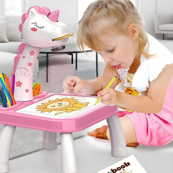 Kreativni stočić sa projektorom za decu